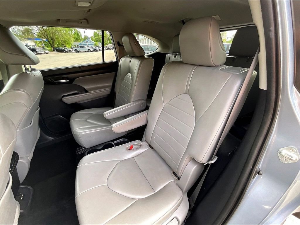 Used 2020 Blue Toyota XLE image 26
