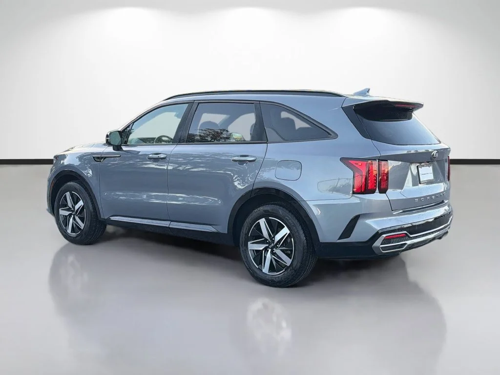 Used 2021 Silver Kia S image 5