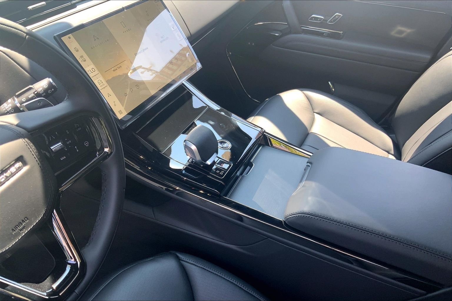 New 2026 Fuji White Land Rover Dynamic SE image 7