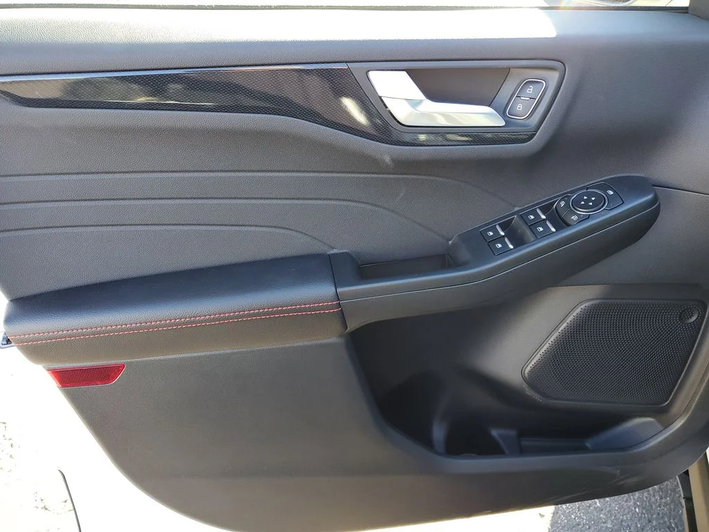 2026 Ford Escape ST-Line - Photo 18