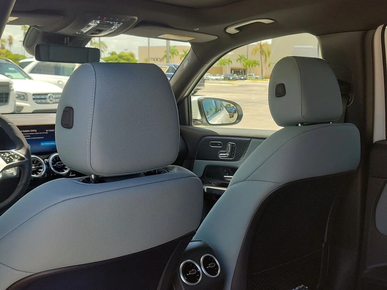 New 2026 Polar White Mercedes-Benz GLB 250 image 11