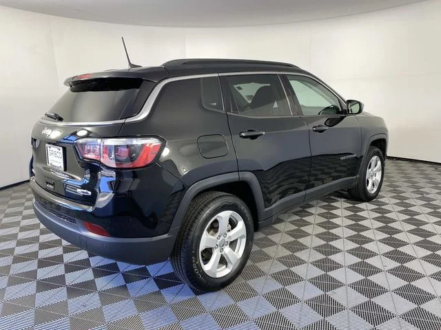 Used 2018 Black Jeep Latitude image 9