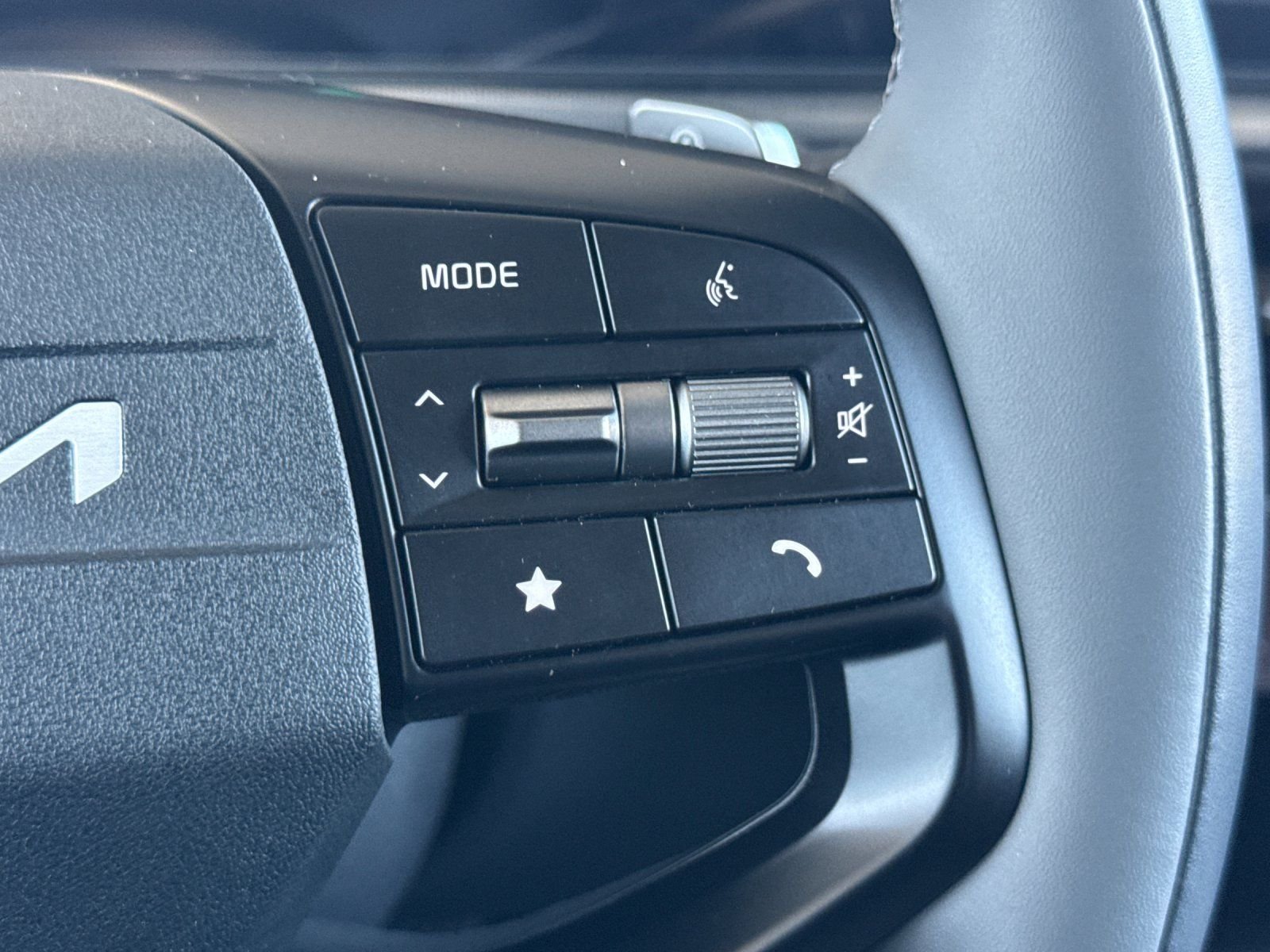 New 2026 Wolf Gray Kia LIGHT image 27