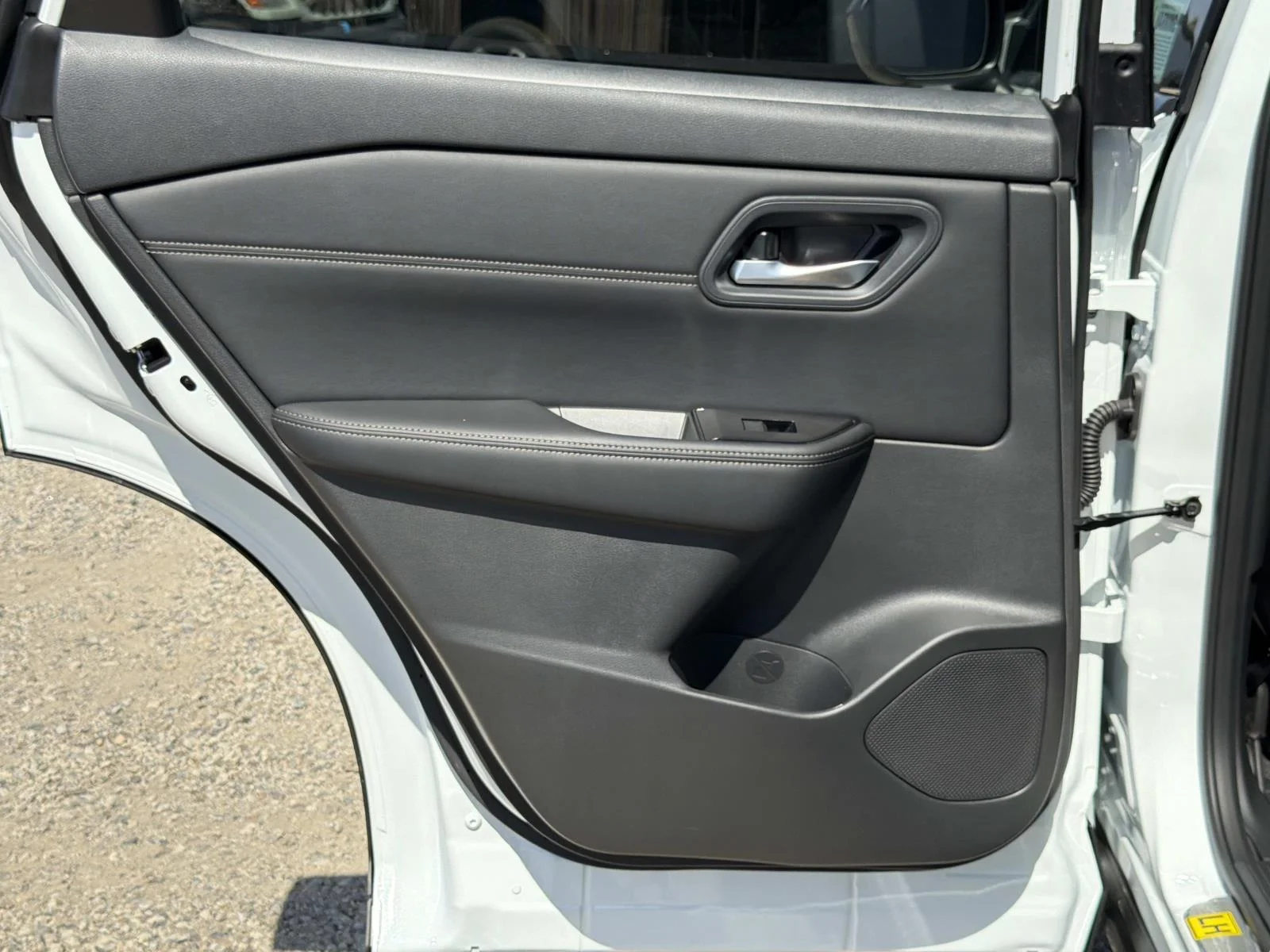 New 2026 Everest White Pearl Tricoat Nissan Dark Armor image 25