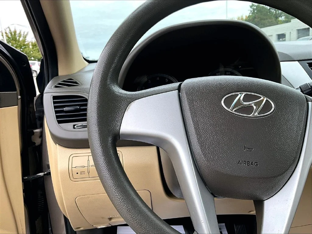 Used 2012 Brown Hyundai GLS image 19
