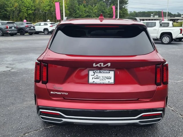 Used 2023 Red Kia S image 3