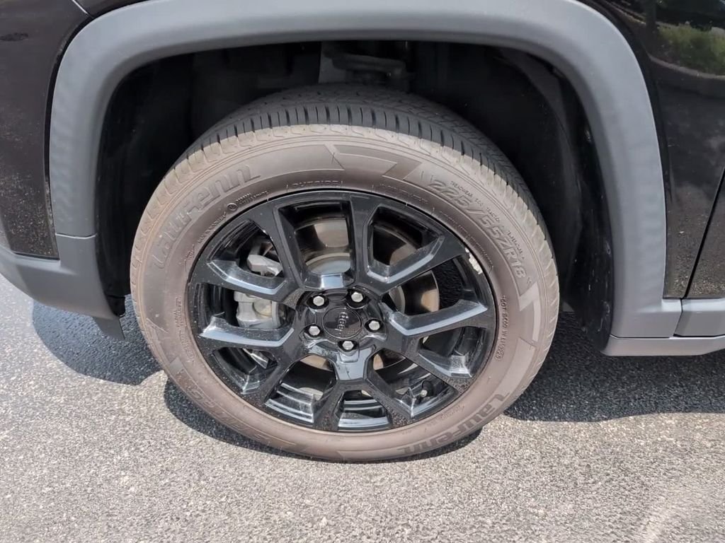Certified Used 2023 Diamond Black Jeep Latitude image 13