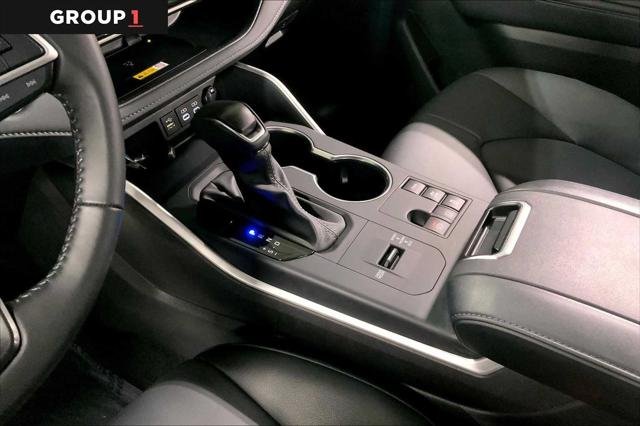 Certified Used 2025 PRECIOUS METAL Toyota  image 17