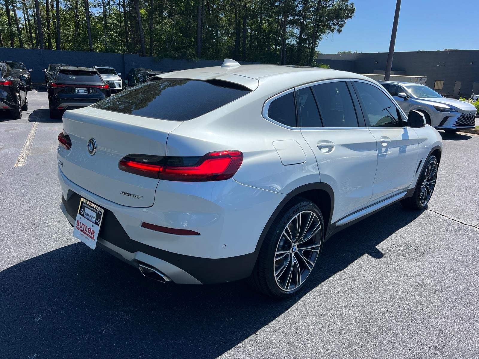 Used 2025 Mineral White Metallic BMW xDrive30i image 5