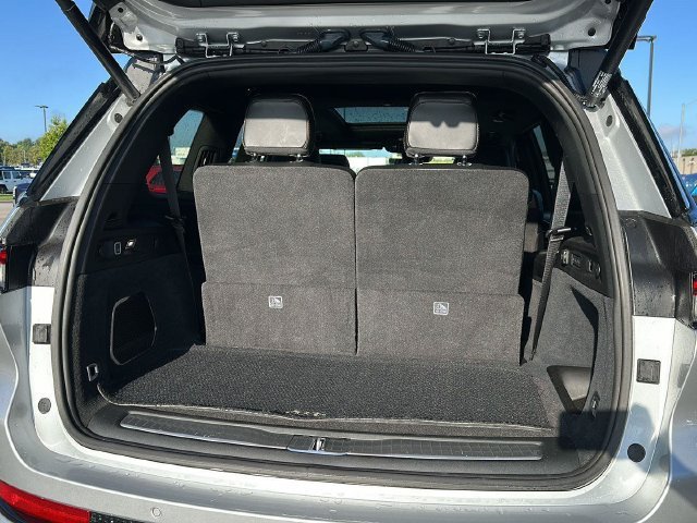 Used 2025  Jeep Summit image 40