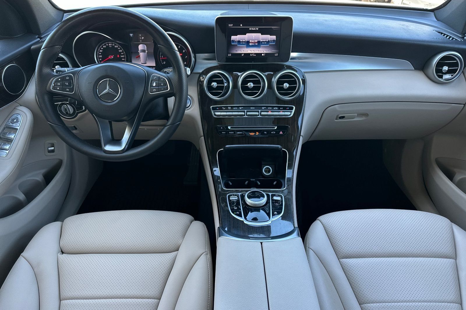 Used 2018 White Mercedes-Benz GLC 300 image 13