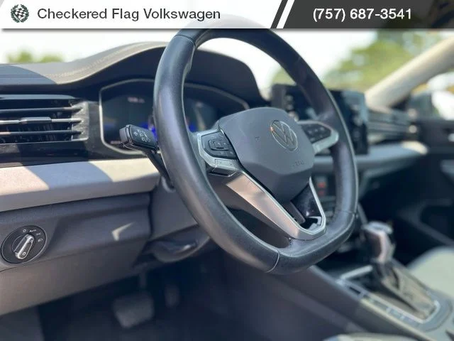 Used 2025 Platinum Gray Metallic Volkswagen 1.5T SE image 17
