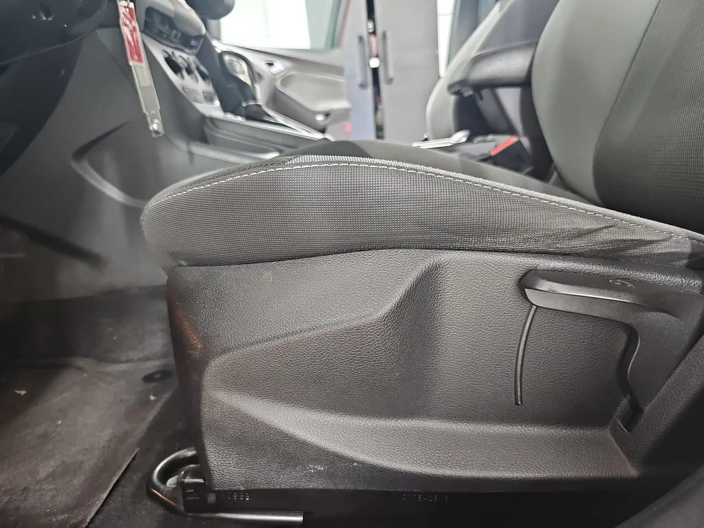 Used 2014 Red Ford SE image 33