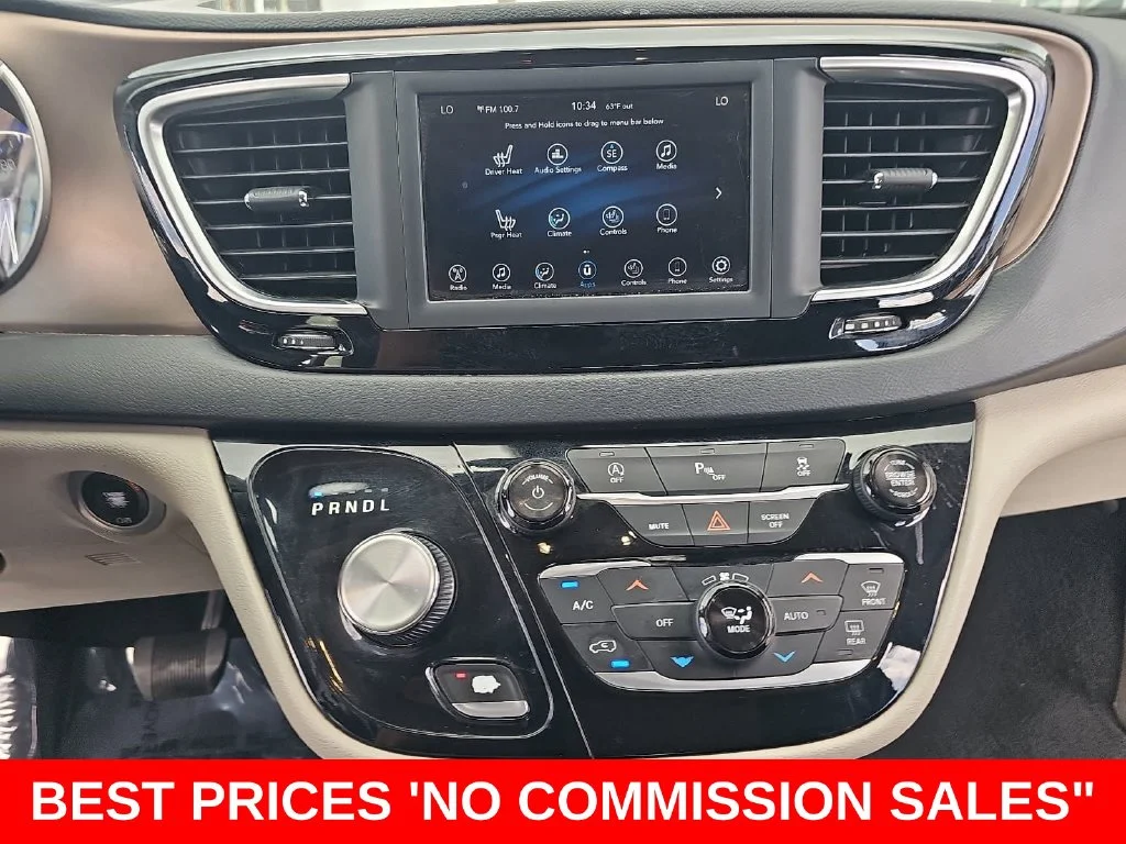 Used 2018 White Chrysler Touring L image 21