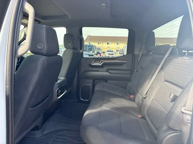 Used 2022 SUMMIT WHITE GMC Elevation image 30