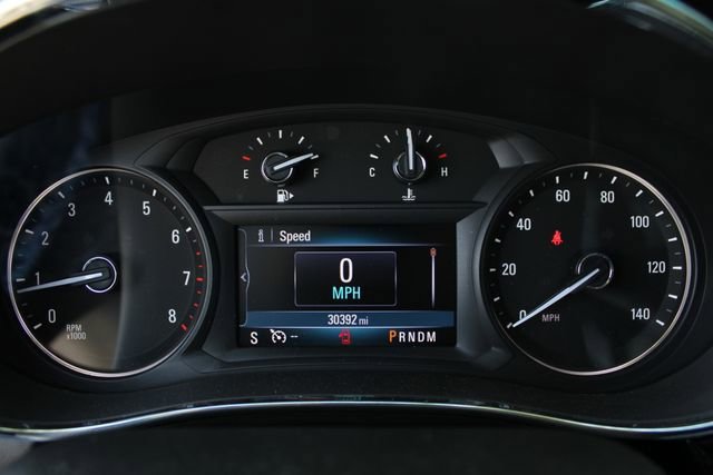 Used 2022 White Frost Tricoat Buick Preferred image 11