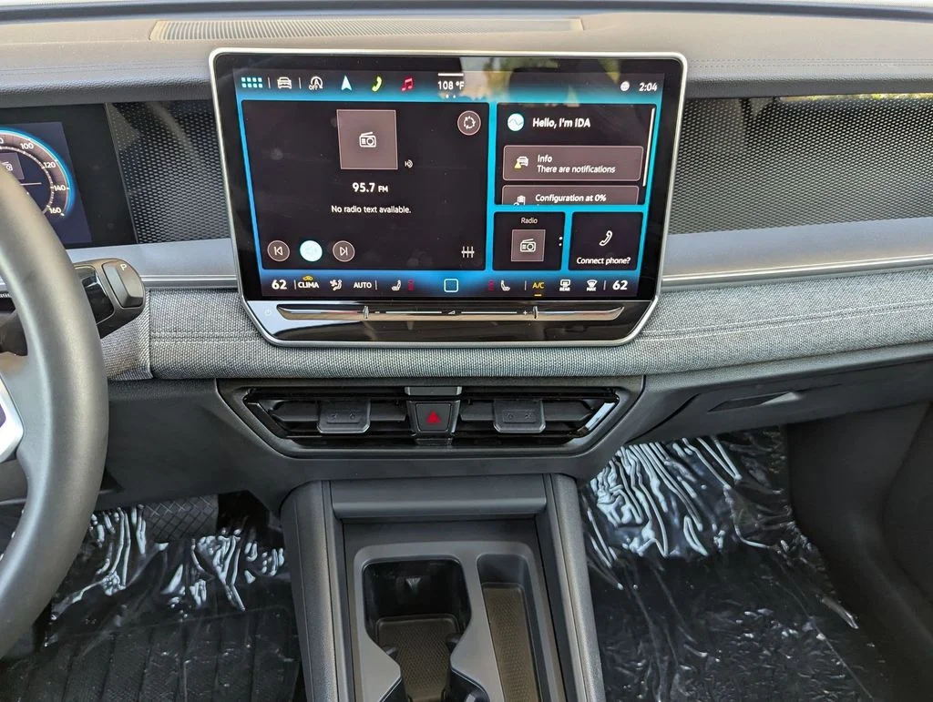 2025 Volkswagen Tiguan SE - Photo 11