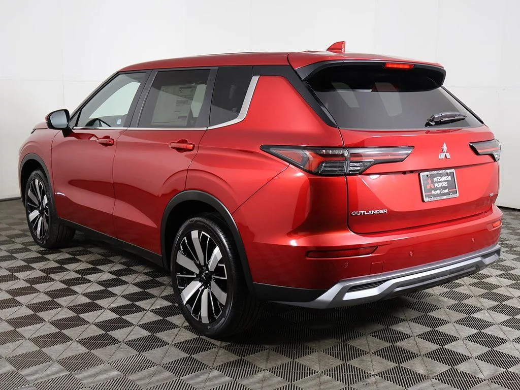 2025 Mitsubishi Outlander SE - Photo 12