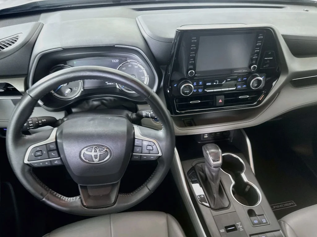 Used 2022 Moon Dust Toyota Hybrid XLE image 20