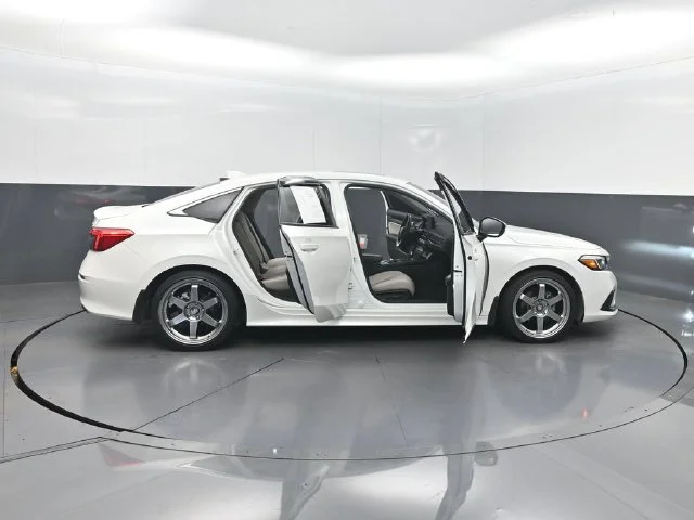 Used 2023 White Honda Touring image 34