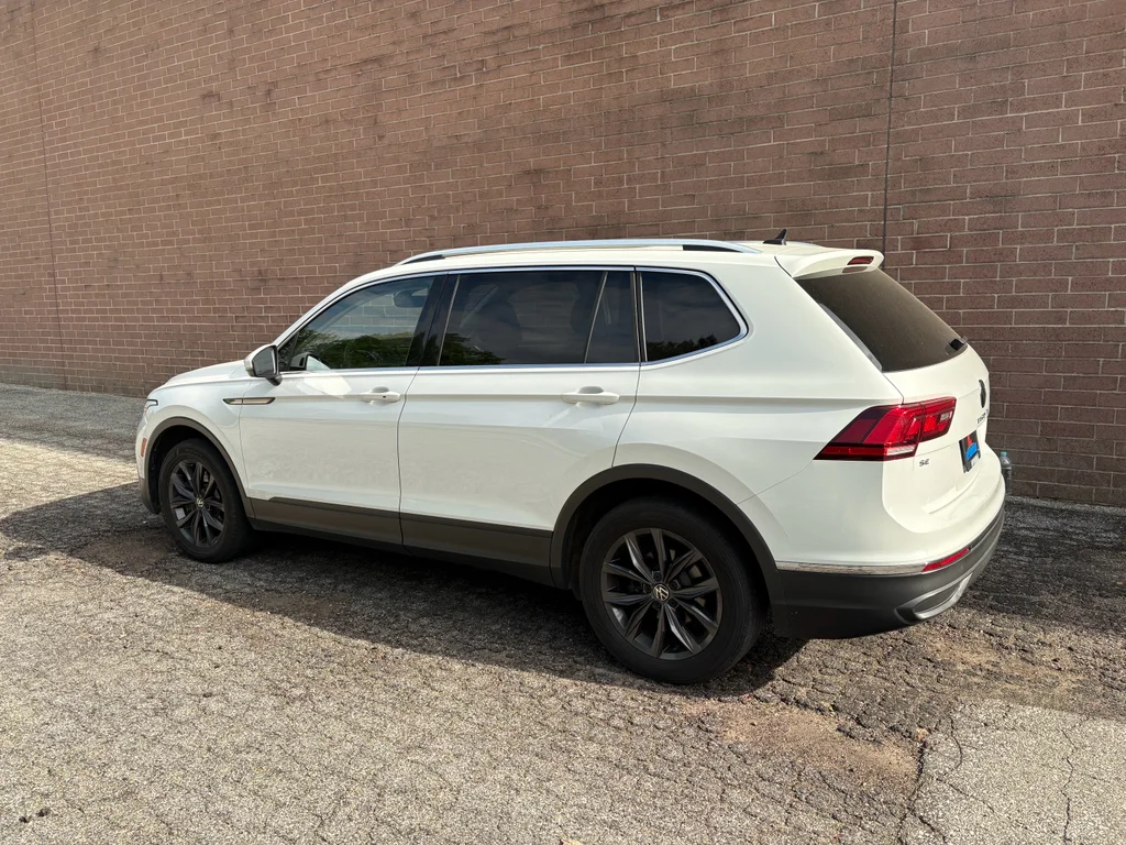 Used 2022 Pure White Volkswagen SE image 3