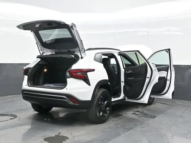 New 2026 Summit White Chevrolet LT image 29