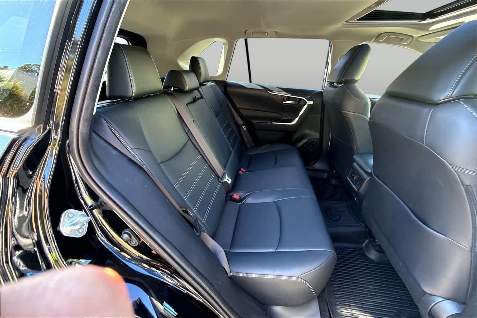 Used 2019 Midnight Black Metallic Toyota XLE Premium image 20
