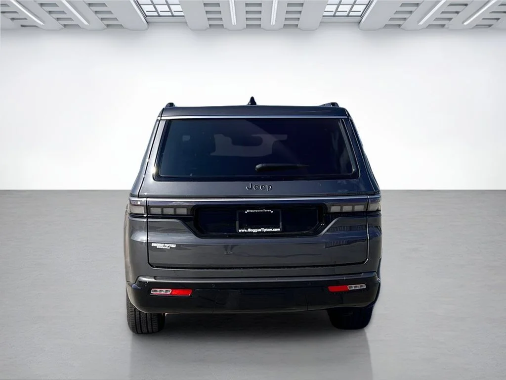 New 2026 Baltic-Gray Metallic Clear-Coat Exterior Paint Jeep  image 4