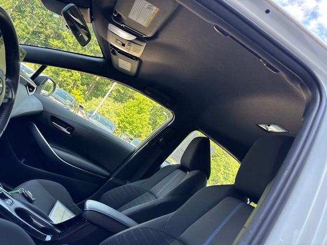 Used 2022 White Toyota SE image 16