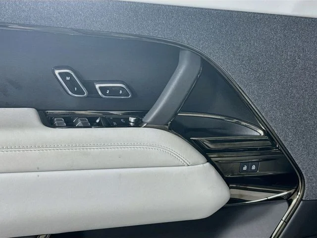 Certified Used 2024 Gray Land Rover SE image 20