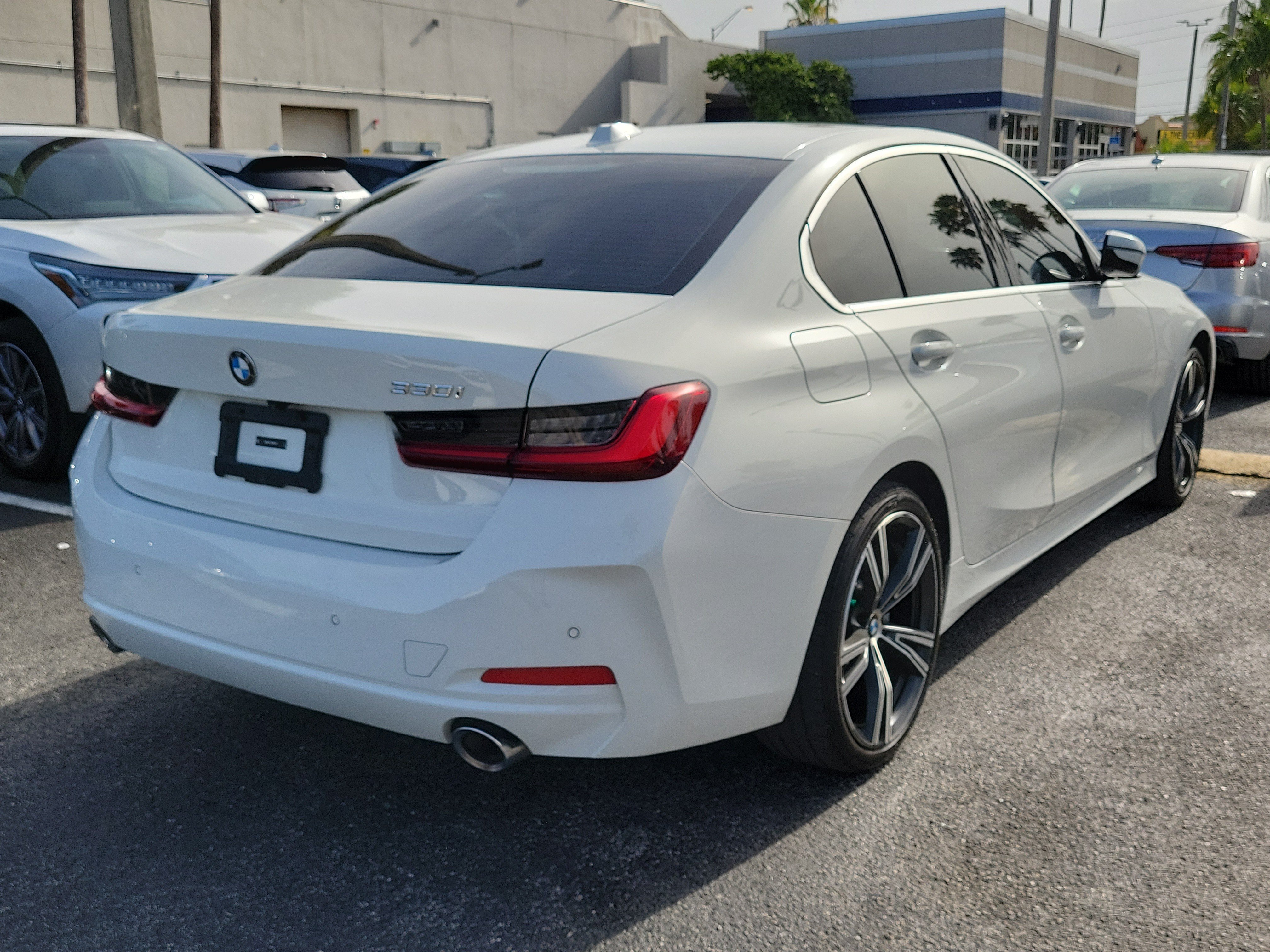 Used 2024 Alpine White BMW 330i image 4