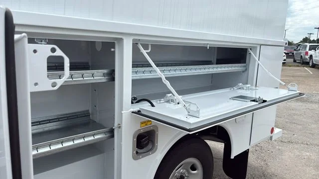 New 2025 Summit White Chevrolet 1WT image 19