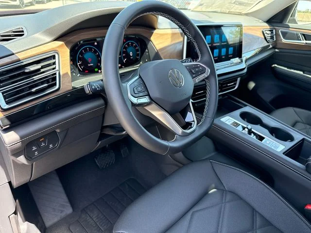 New 2026 Deep Black Pearl Volkswagen 2.0T SE image 39