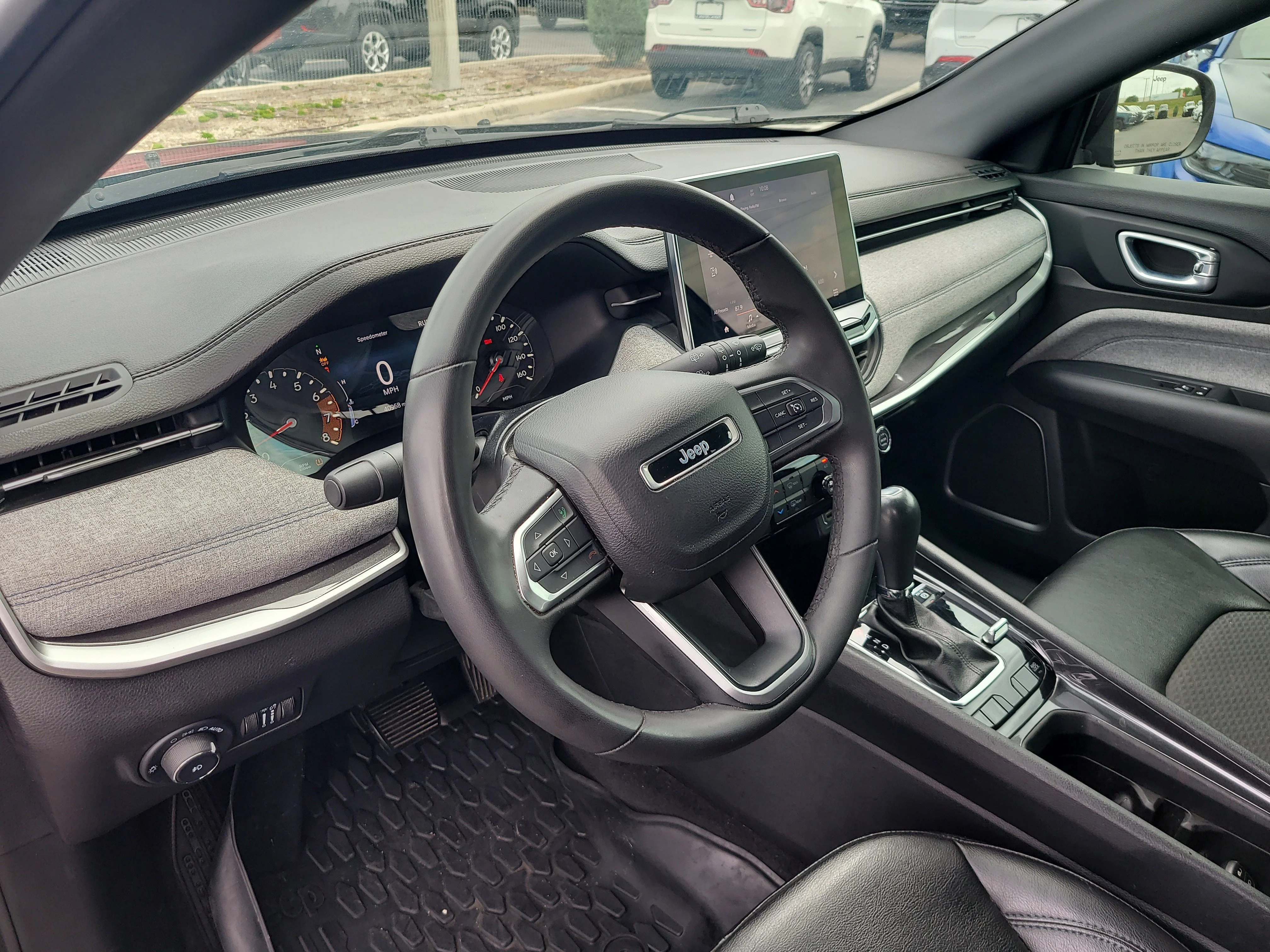 Used 2023 Diamond Black Crystal Pearlcoat Jeep Latitude image 19