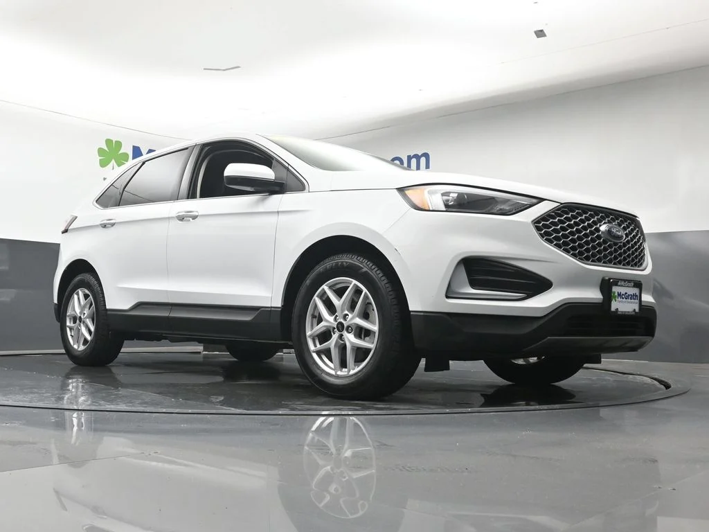 Used 2024 White Ford SEL image 25