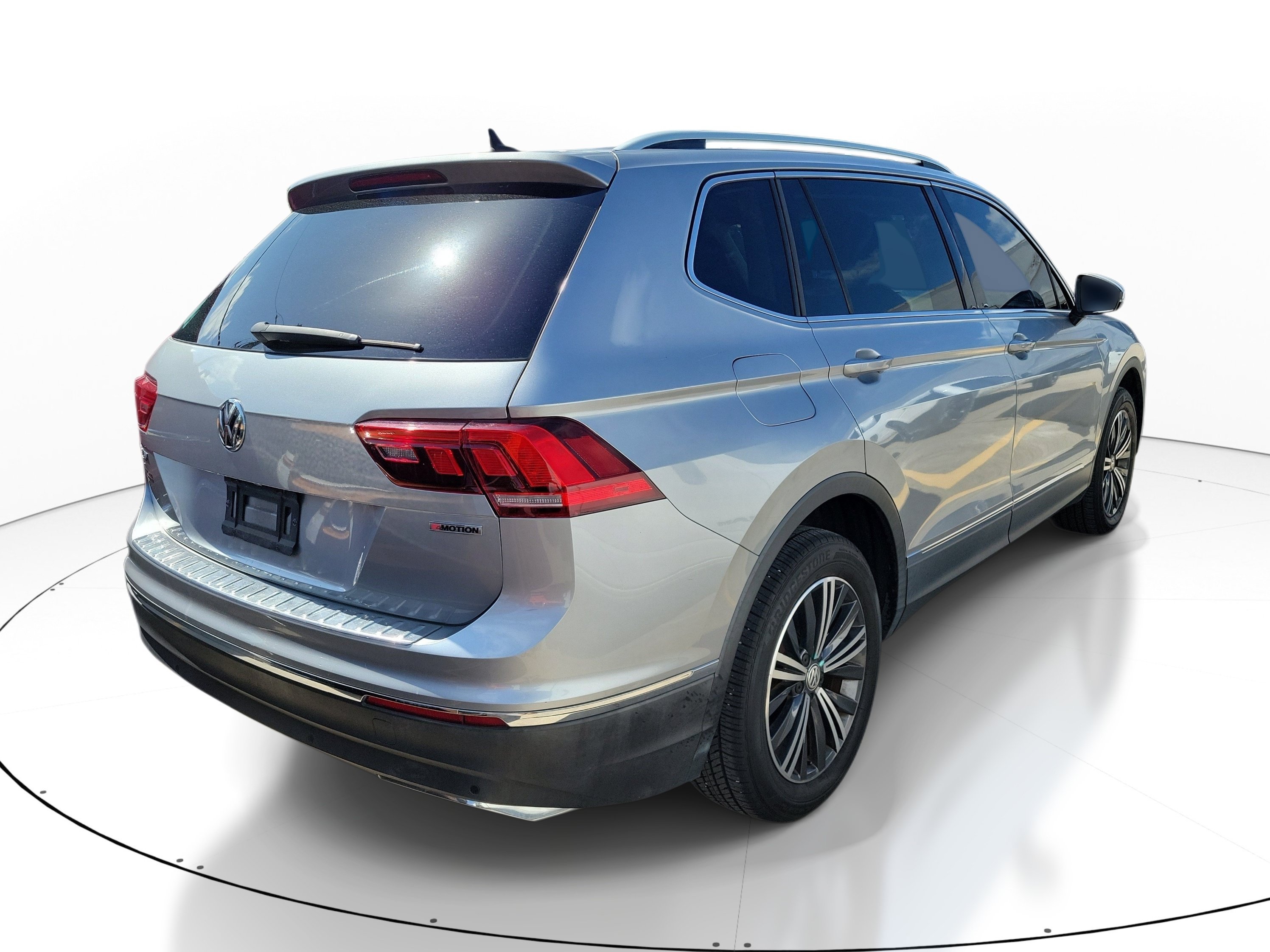 Used 2019 White Silver Metallic Volkswagen SE image 4