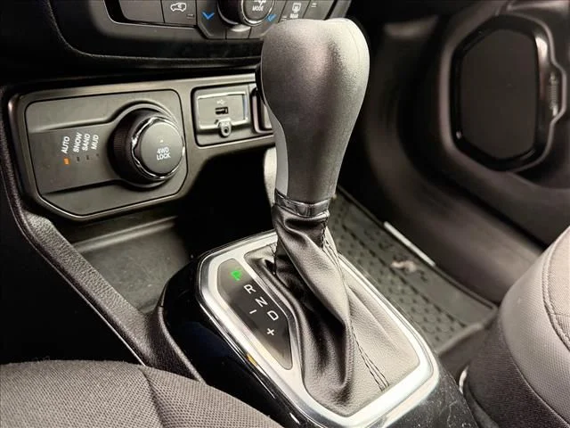 Used 2022 Blue Jeep Altitude image 25