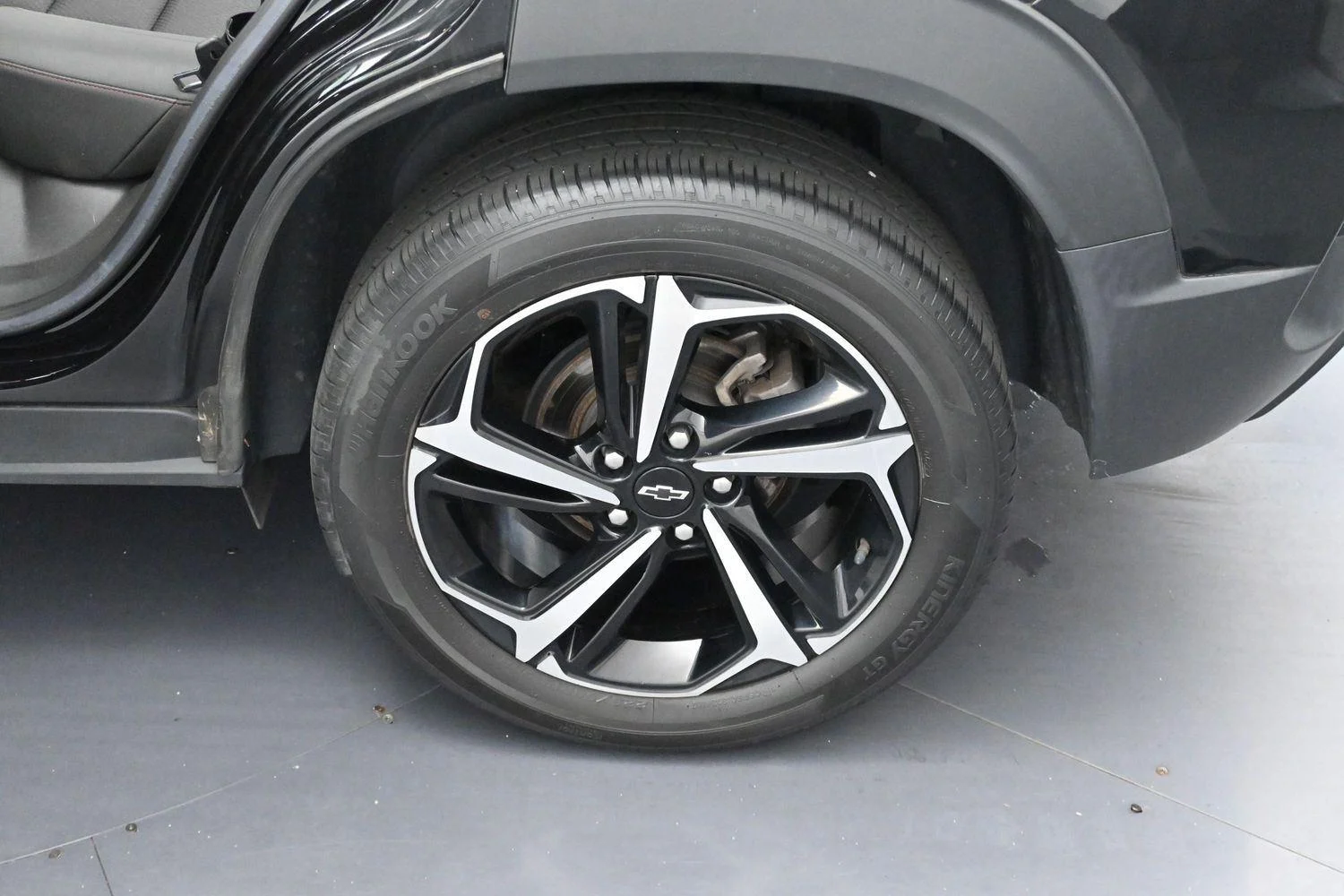 Used 2022 Mosaic Black Metallic Chevrolet RS image 31