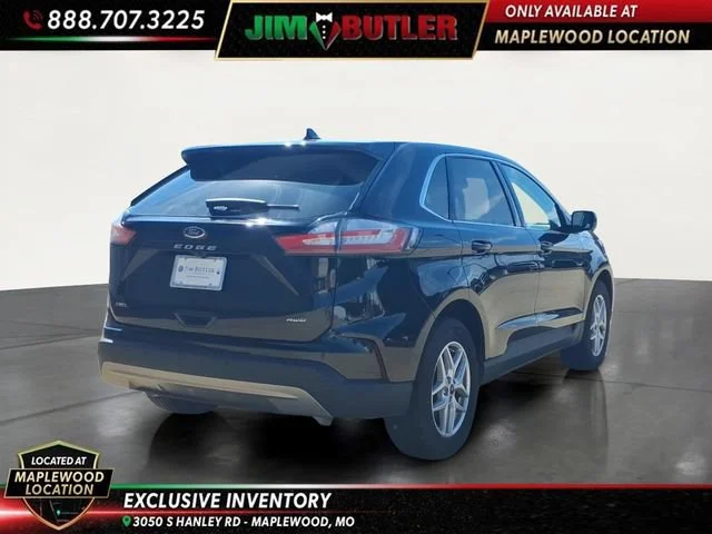 Used 2024  Ford SEL image 4