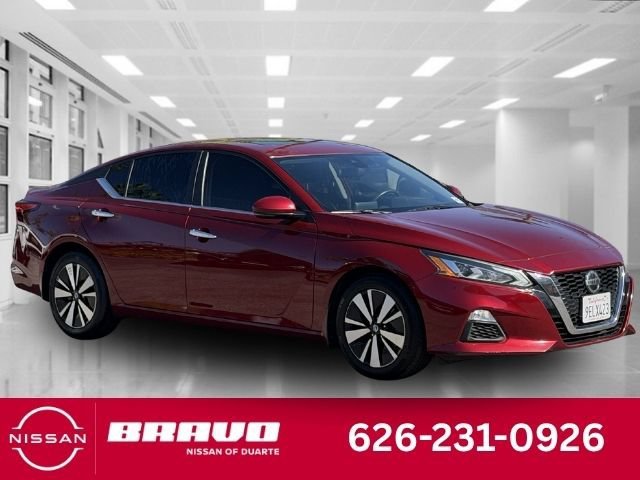 Used 2022 Red Nissan 2.5 SV image 1