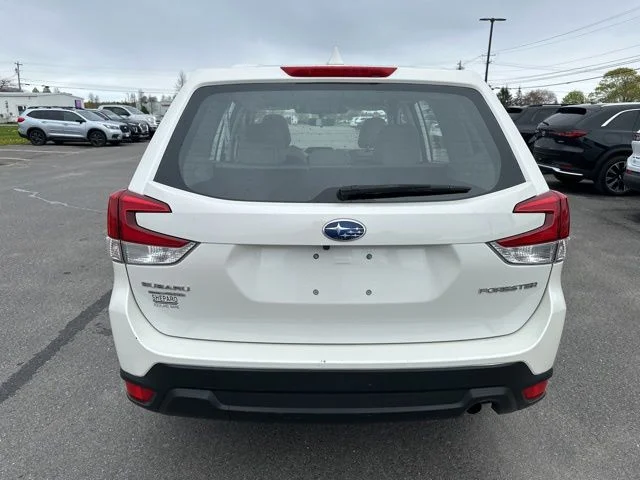 Used 2022 White Subaru Base image 5