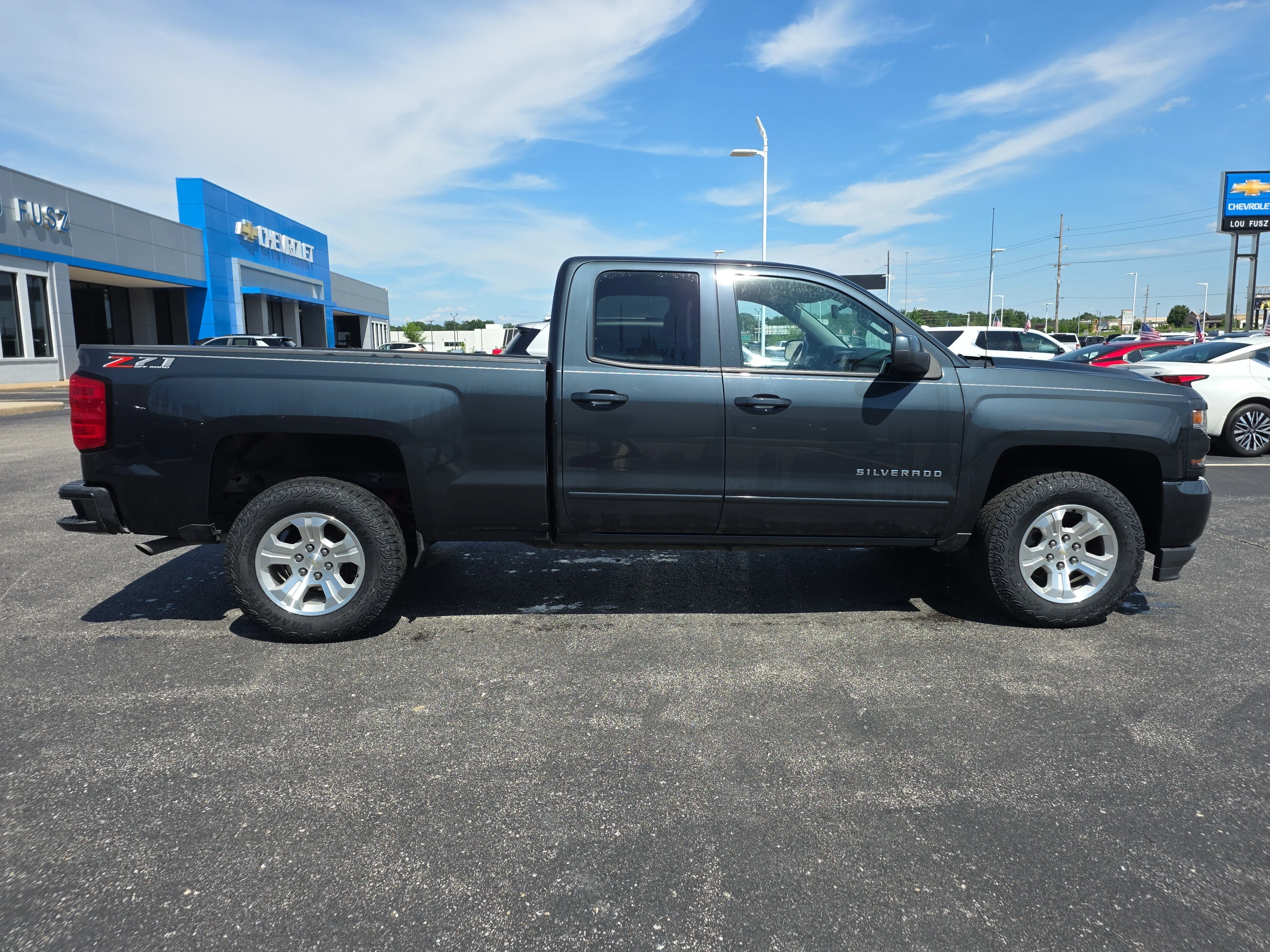 Used 2019  Chevrolet LT image 3
