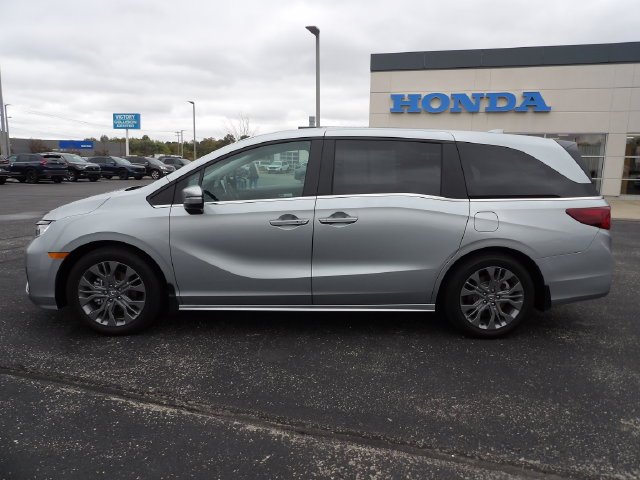 Certified Used 2025 Solar Silver Metallic Honda Touring image 4