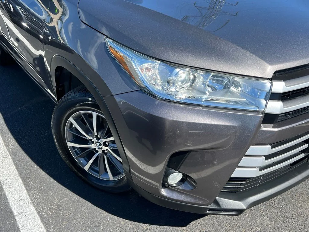 Used 2017 Predawn Gray Mica Toyota XLE image 2