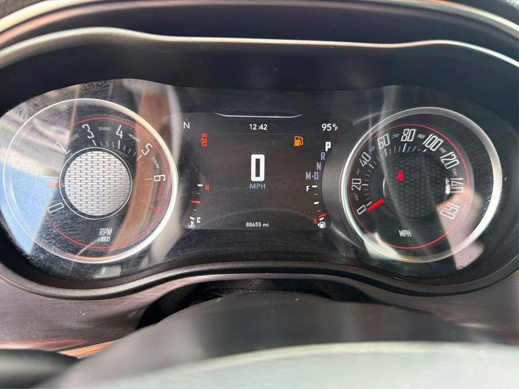 Used 2018 Pitch Black Clearcoat Dodge SXT image 16