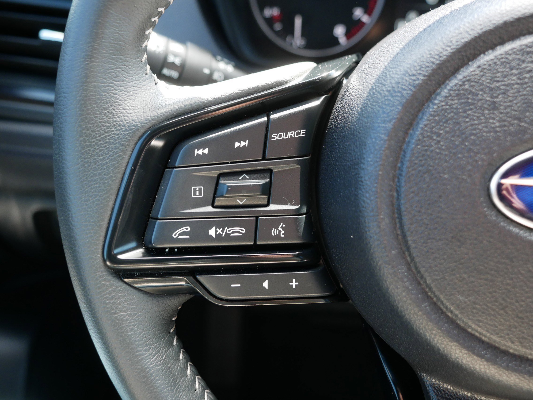 Used 2025 Crystal Black Silica Subaru Premium image 31
