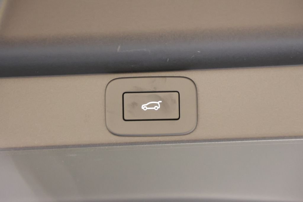 New 2026 Varesine Blue Land Rover SE image 48