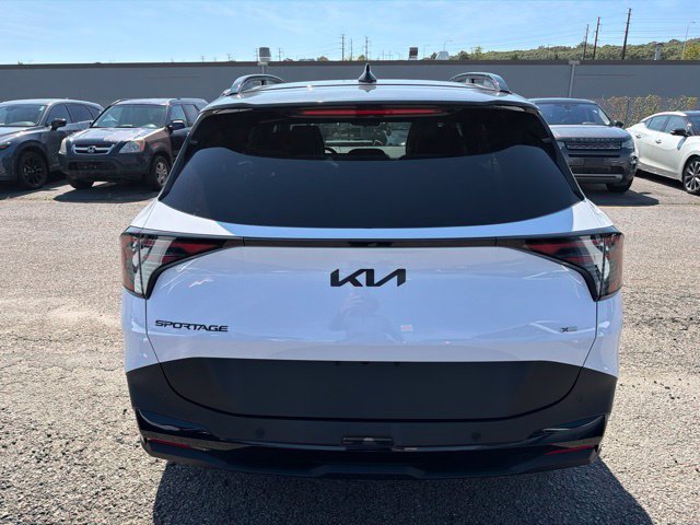 New 2027 Glacial White Pearl / Black Ro Kia X-Line image 4