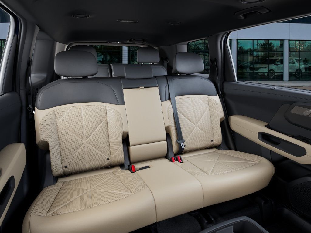 New 2027 Black Kia  image 16