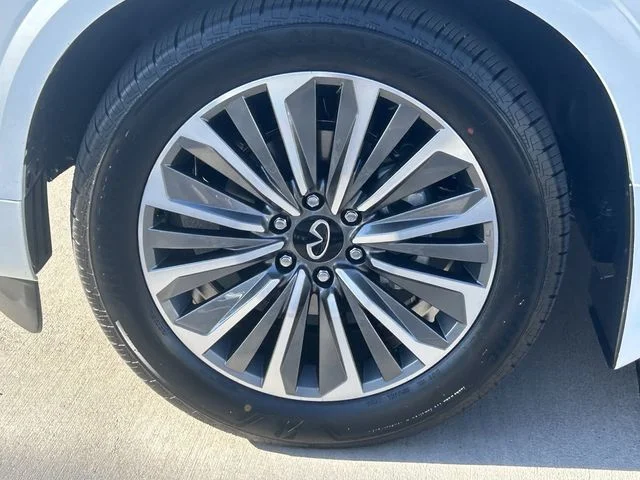 New 2027 RADIANT WHITE INFINITI Luxe 4WD image 10